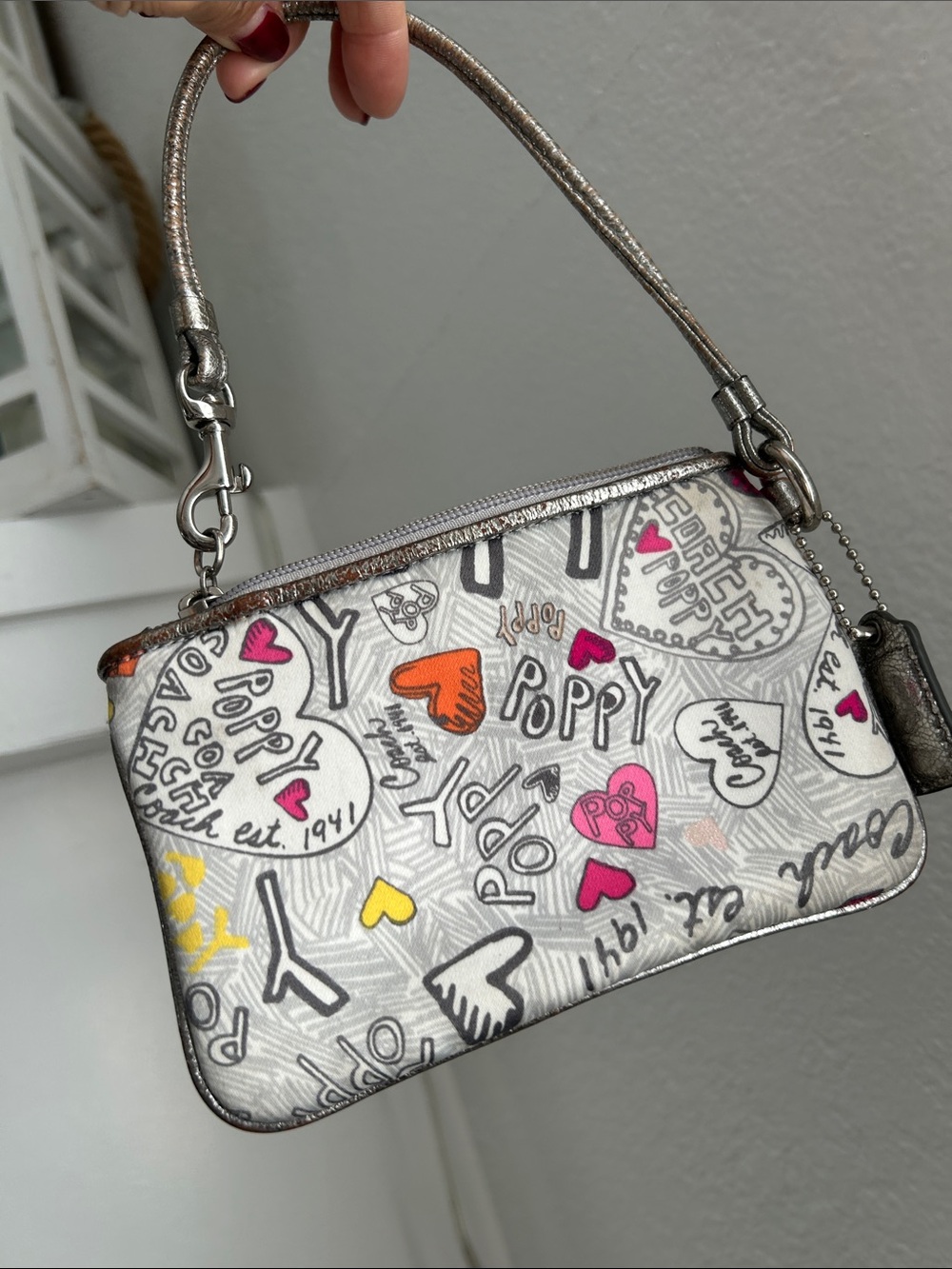 Adorable Poppy Coach Y2K wristlet - Picture 3 of 8